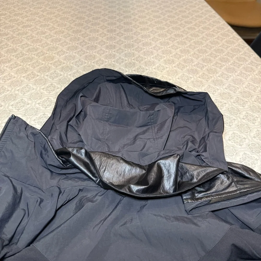 Lululemon Stronger as One Jacket *lululemon X Barrys Matte Black Foil Size 2